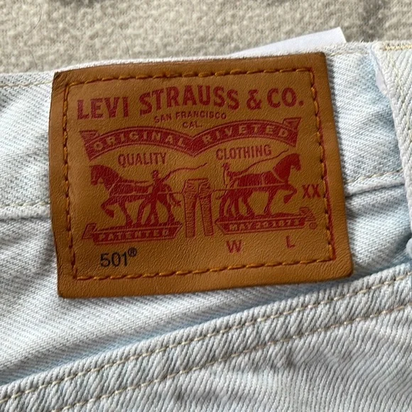 Levi’s 501 Distressed Light Wash Shorts - Picture 5 of 9